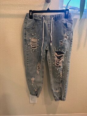Distressed Pearl-Embellished Light Blue Ankle Jeans
